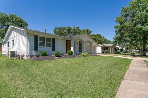331 Turfwood Dr, Ballwin, MO 63021 photo 2