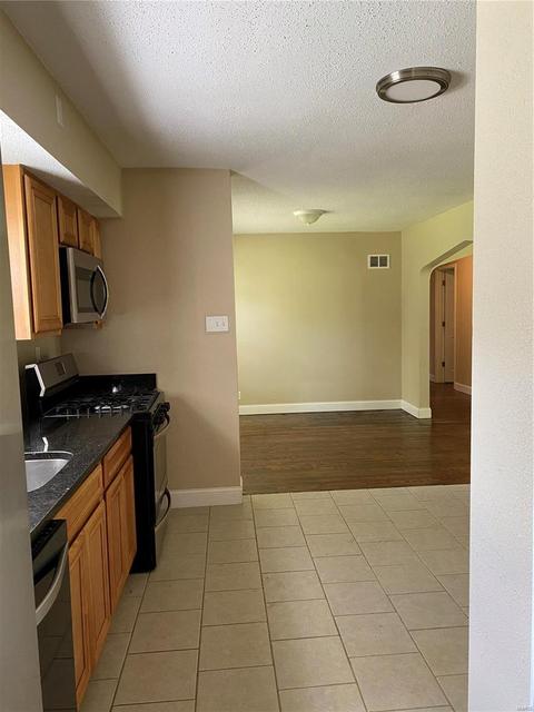 102 Olympia, Saint Louis, MO 63135 photo 5