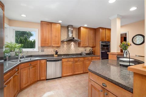 1876 Dougherty Ter, Ballwin, MO 63021 photo 21