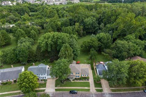 1876 Dougherty Ter, Ballwin, MO 63021 photo 5