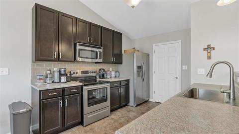 561 Springhurst Pkwy, O'fallon, MO 63368 photo 11