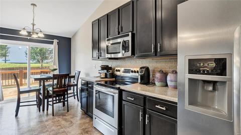 561 Springhurst Pkwy, O'fallon, MO 63368 photo 10