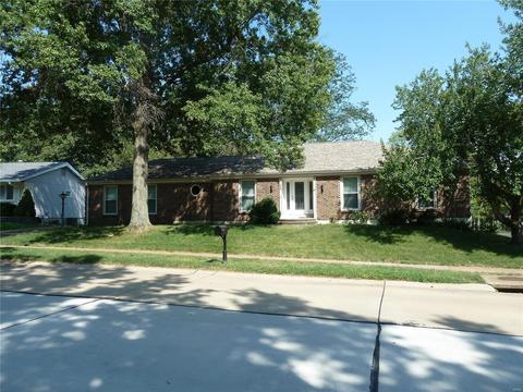 860 Sugar Hl, Manchester, MO 63021 photo 2