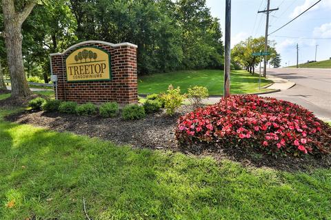 710 Lofty Pt #D, Ballwin, MO 63021 photo 1