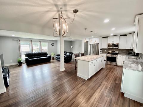4135 Bridgehampton Dr, Saint Charles, MO 63304 photo 3