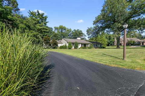 2 Lynnbrook Rd, Saint Louis, MO 63131 photo 5