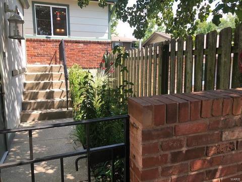 988 Barbizon, Manchester, MO 63021 photo 3