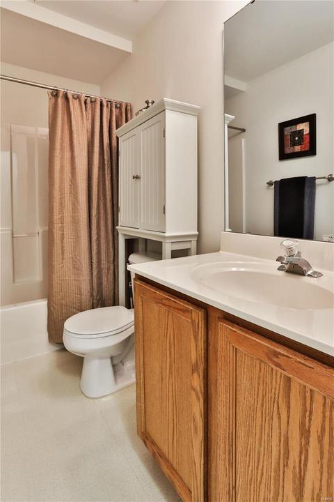 1044 Johanna Dr, Ballwin, MO 63021 photo 38
