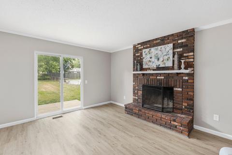 327 Twistedoak Ct, Ballwin, MO 63021 photo 5