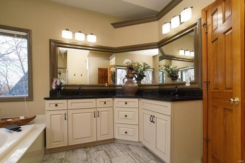 570 Autumn Oaks Dr, Ellisville, MO 63021 photo 4