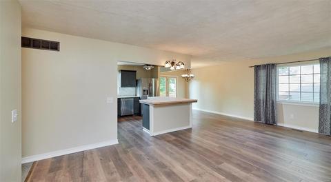 370 Stormyoak Dr, Ballwin, MO 63021 photo 4
