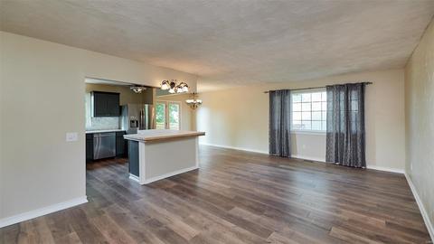 370 Stormyoak Dr, Ballwin, MO 63021 photo 3