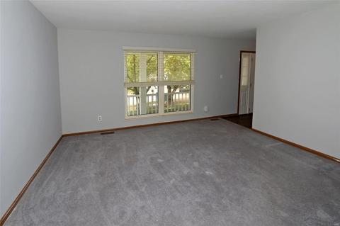 1066 Columbard Dr, Ballwin, MO 63021 photo 4