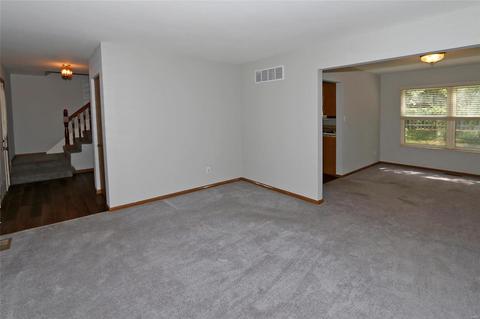 1066 Columbard Dr, Ballwin, MO 63021 photo 5