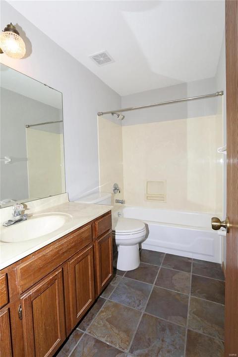 1066 Columbard Dr, Ballwin, MO 63021 photo 23