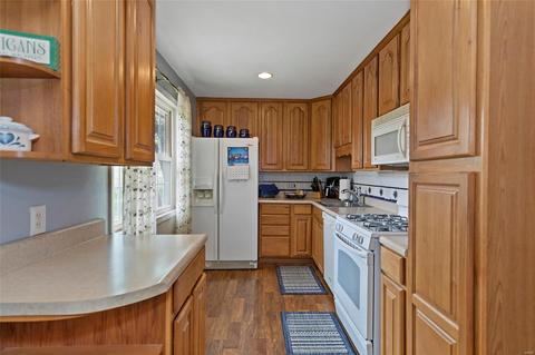 1018 Savoy Ln, Manchester, MO 63011 photo 9