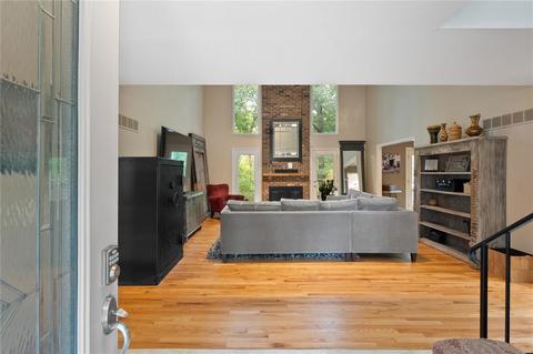 638 Huntley Hts, Ballwin, MO 63021 photo 3