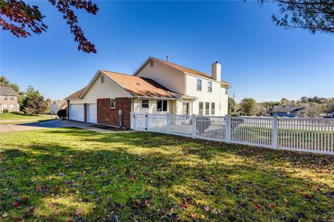 5201 Roanoke Dr, Weldon Spring, MO 63304 photo 2