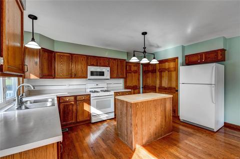 5201 Roanoke Dr, Weldon Spring, MO 63304 photo 9