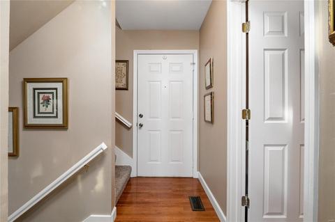 1329 Stone Run Dr, Ballwin, MO 63021 photo 2