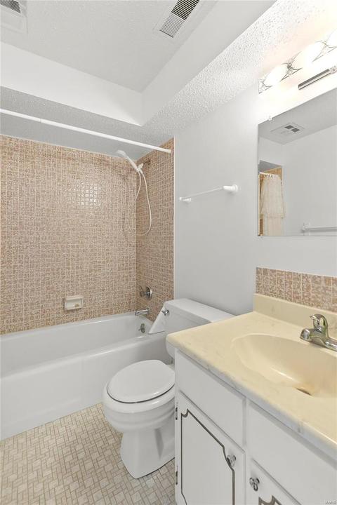955 Barbizon, Manchester, MO 63021 photo 34