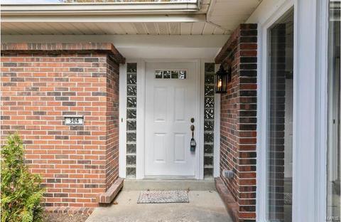 304 Bright Meadows Dr, Ballwin, MO 63011 photo 2