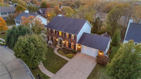 323 Harbour Pointe Dr, Grover, MO 63040 photo 1