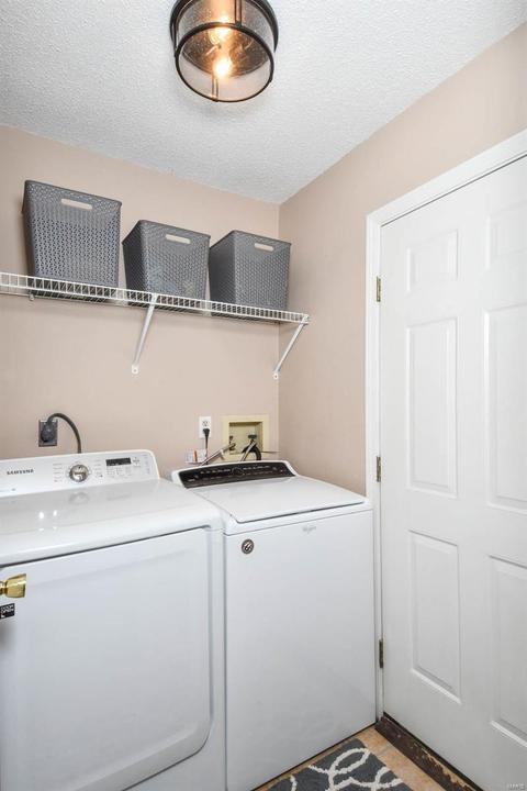 552 Woodlyn Xing, Ballwin, MO 63021 photo 17