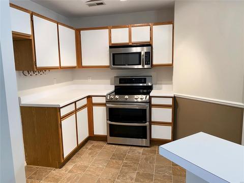 1335 Crossings #C, Ballwin, MO 63021 photo 9