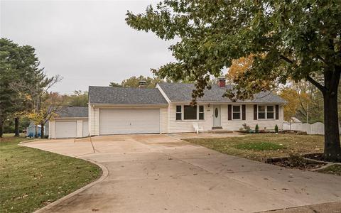449 Radford Ln, Ballwin, MO 63021 photo 2