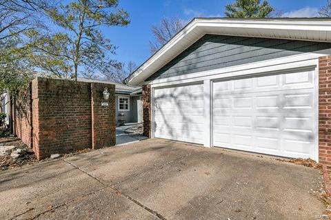 424 Iron Lantern Dr, Ballwin, MO 63011 photo 2