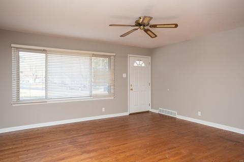 220 Ramsey Ln, Ballwin, MO 63021 photo 3
