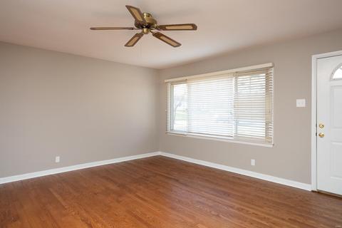 220 Ramsey Ln, Ballwin, MO 63021 photo 4