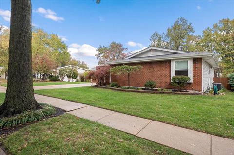 672 Towerwood Dr, Ballwin, MO 63021 photo 4