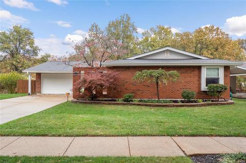 672 Towerwood Dr, Ballwin, MO 63021 photo 2