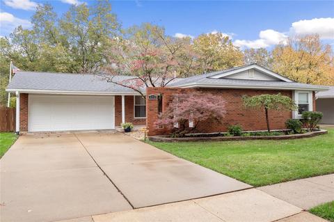 672 Towerwood Dr, Ballwin, MO 63021 photo 1
