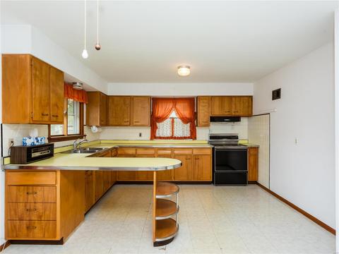 11141 Morrow Dr, Saint Ann, MO 63074 photo 11
