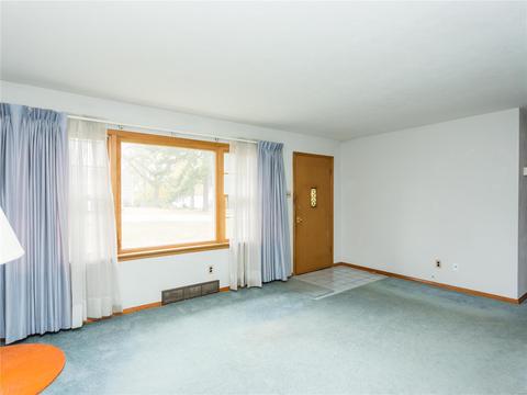 11141 Morrow Dr, Saint Ann, MO 63074 photo 8