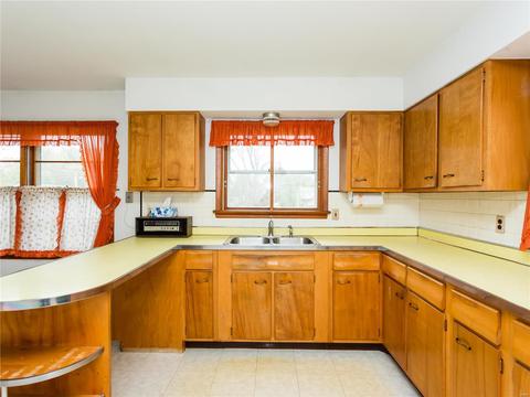 11141 Morrow Dr, Saint Ann, MO 63074 photo 9