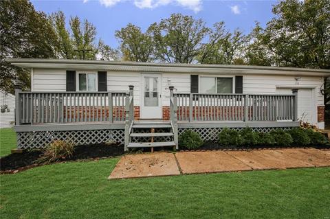 252 Lakeside Dr, Ballwin, MO 63021 photo 1