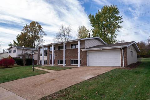 401 Crestbury Dr, Ballwin, MO 63011 photo 2