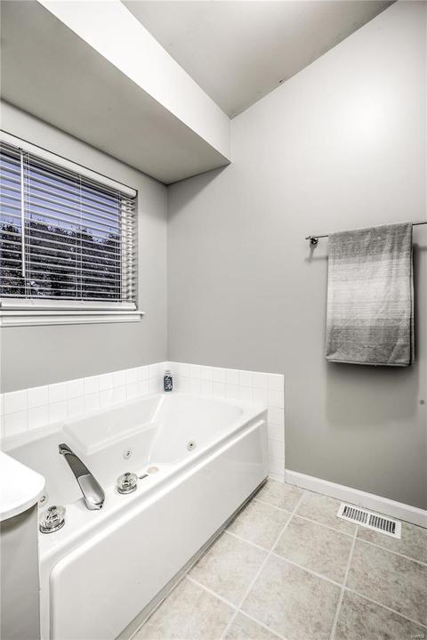 1380 Washingtons Crossing Dr, O'fallon, MO 63366 photo 18
