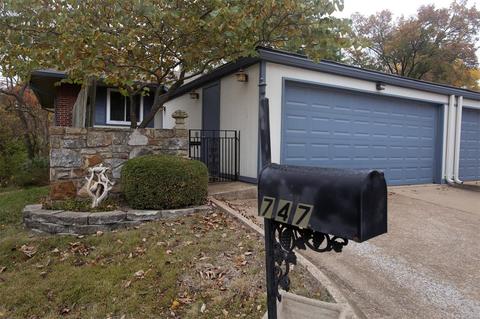 747 Knickerbacker, Manchester, MO 63021 photo 2