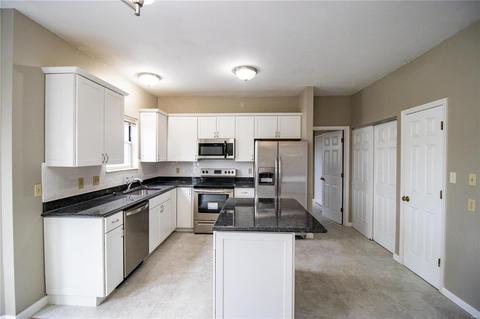 8 Schoolhouse Ct, O'fallon, MO 63368 photo 5