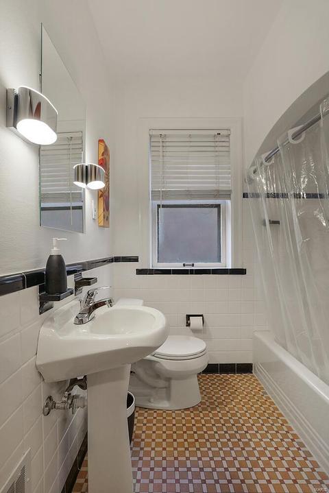 5725 Gresham Ave, Saint Louis, MO 63109 photo 11