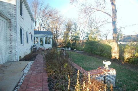 16 Brazillian Ct, Ladue, MO 63124 photo 2