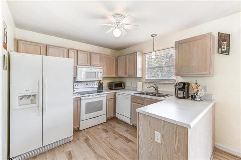 8 Eagle Spur, Saint Charles, MO 63303 photo 6