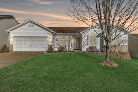 8 Eagle Spur, Saint Charles, MO 63303 photo 1