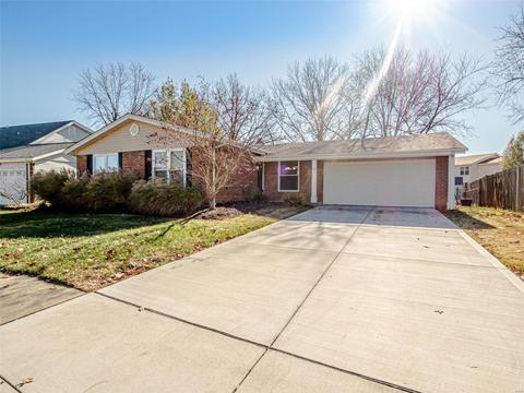 814 Forest Vlg, Ballwin, MO 63021 photo 1
