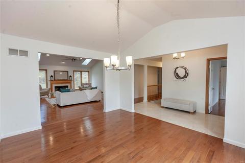 999 Timber Glen Ln, Ballwin, MO 63021 photo 4